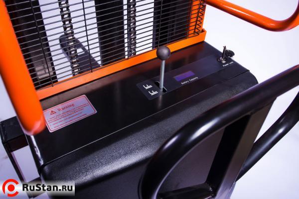 Штабелер гидравлический с электроподъемом TOR 15/25, 1,5 т 2,5 м (CTD) фото №3 Штабелер гидравлический с электроподъемом TOR 15/25, 1,5 т 2,5 м (CTD) фото №3