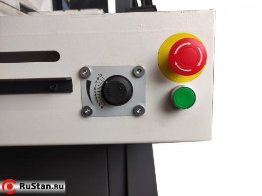 Такой параметр, как скорость опускания пильной рамы выполняется с помощью регулятора, который расположен на основании станка. фото №15 METAL MASTER BSM-250 SAF фото №15