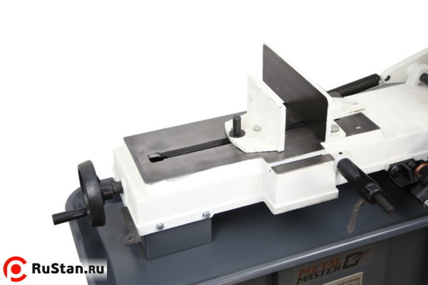 За надежное закрепление заготовки на станке отвечают тиски. Они приводятся в движение маховиком и надежно фиксируются фото №9 METAL MASTER BSM-712N фото №9