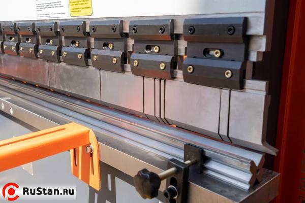 Гидравлический листогибочный пресс METAL MASTER HPJ 32100 Sensor фото №14 Гидравлический листогибочный пресс METAL MASTER HPJ 32100 Sensor фото №14