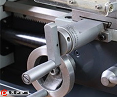 Шпонка на креплении лимба поперечной подачи гарантирует отсутствие непроизвольного поворота маховика и минимизацию риска изменения размера детали в процессе ее обработки фото №4 Metal Master MML 1830 V фото №4