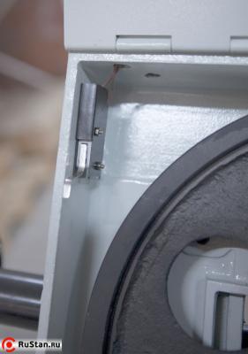 Шкив станка и предохранительный датчик при поднятой крышке рамы фото №15 Stalex BS-1018R фото №15