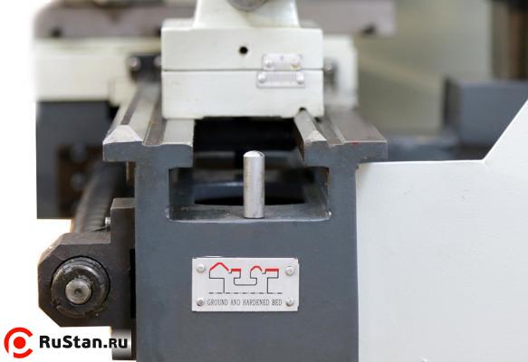 Рекордная в своем классе ширина чугунной станины 135 мм, что значительно увеличивает жесткость работы станка и влияет на точность обработки. фото №11 Metal Master MML 2550 фото №11