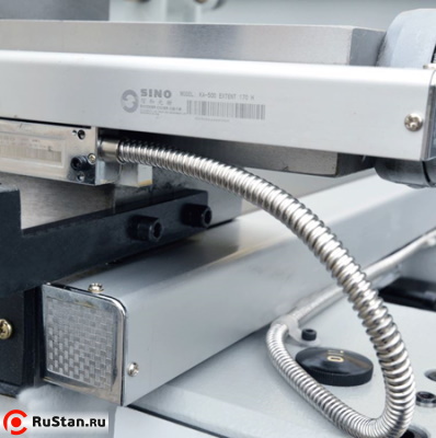 Продольная, поперечная и тонкая продольная подачи оснащены оптическими линейками с точностью позиционирования ±5 мкм. фото №16 METAL MASTER Z51100 DRO RFS фото №16