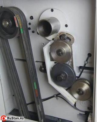 Под защитной крышкой шпиндельной бабки расположены приводные шкивы и гитара зубчатых колес. фото №3 METAL MASTER ZH 51150 DRO RFS фото №3